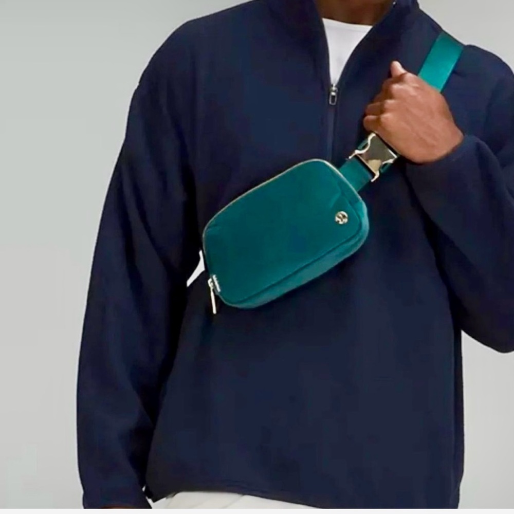 NWT Lululemon Everywhere Belt Bag Green/Gold 1L